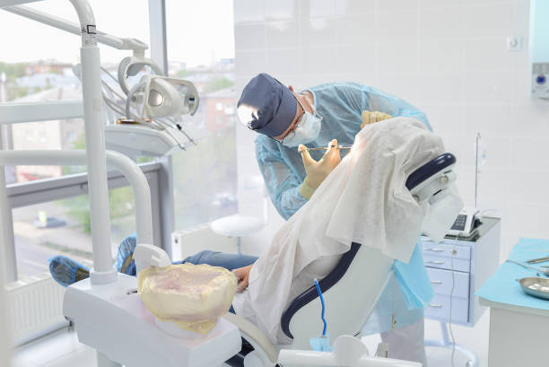 Best Emergency Tooth Extraction in Oakwood Hls, IL
